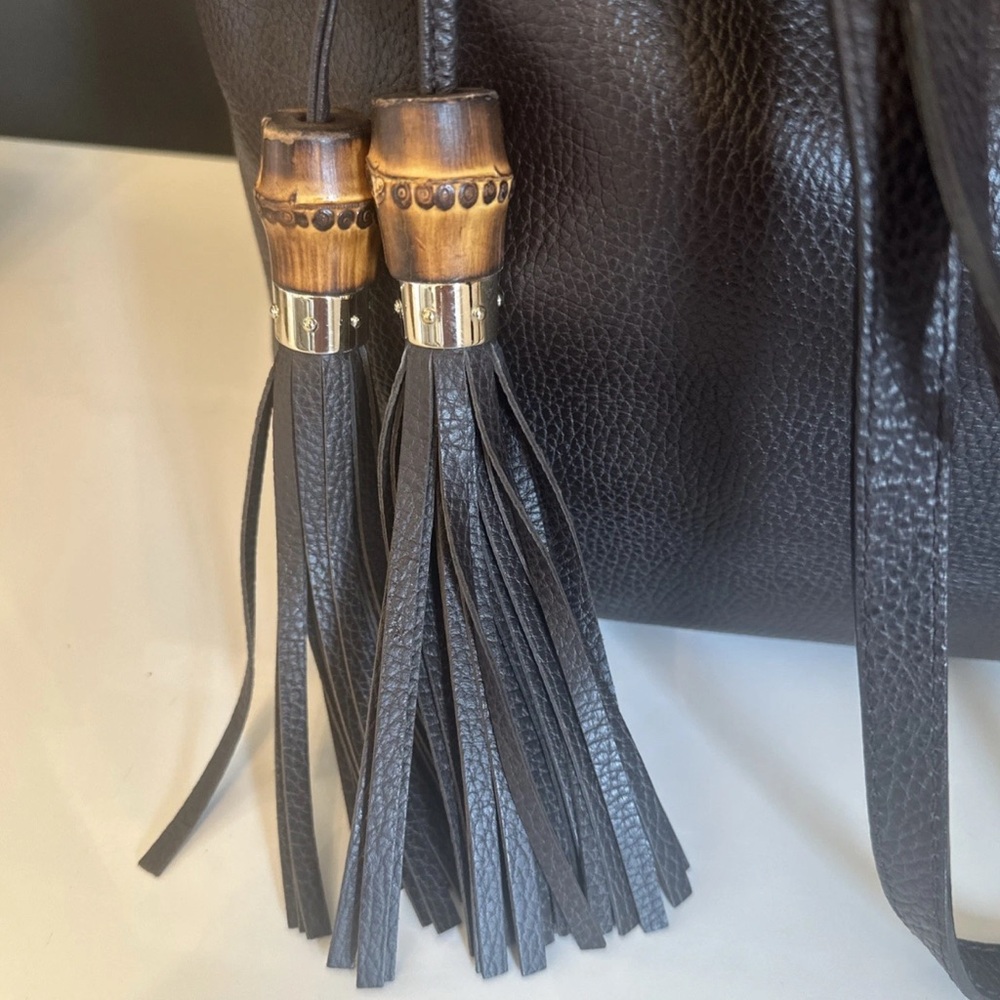 Gucci, brown leather tote with bamboo and tassels - Picture 4 of 16